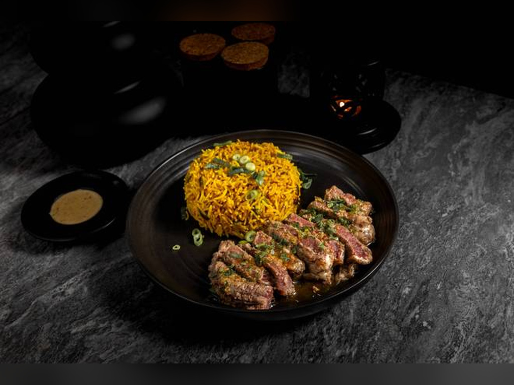 Premium sliced Angus steak with rice, The Box Grill